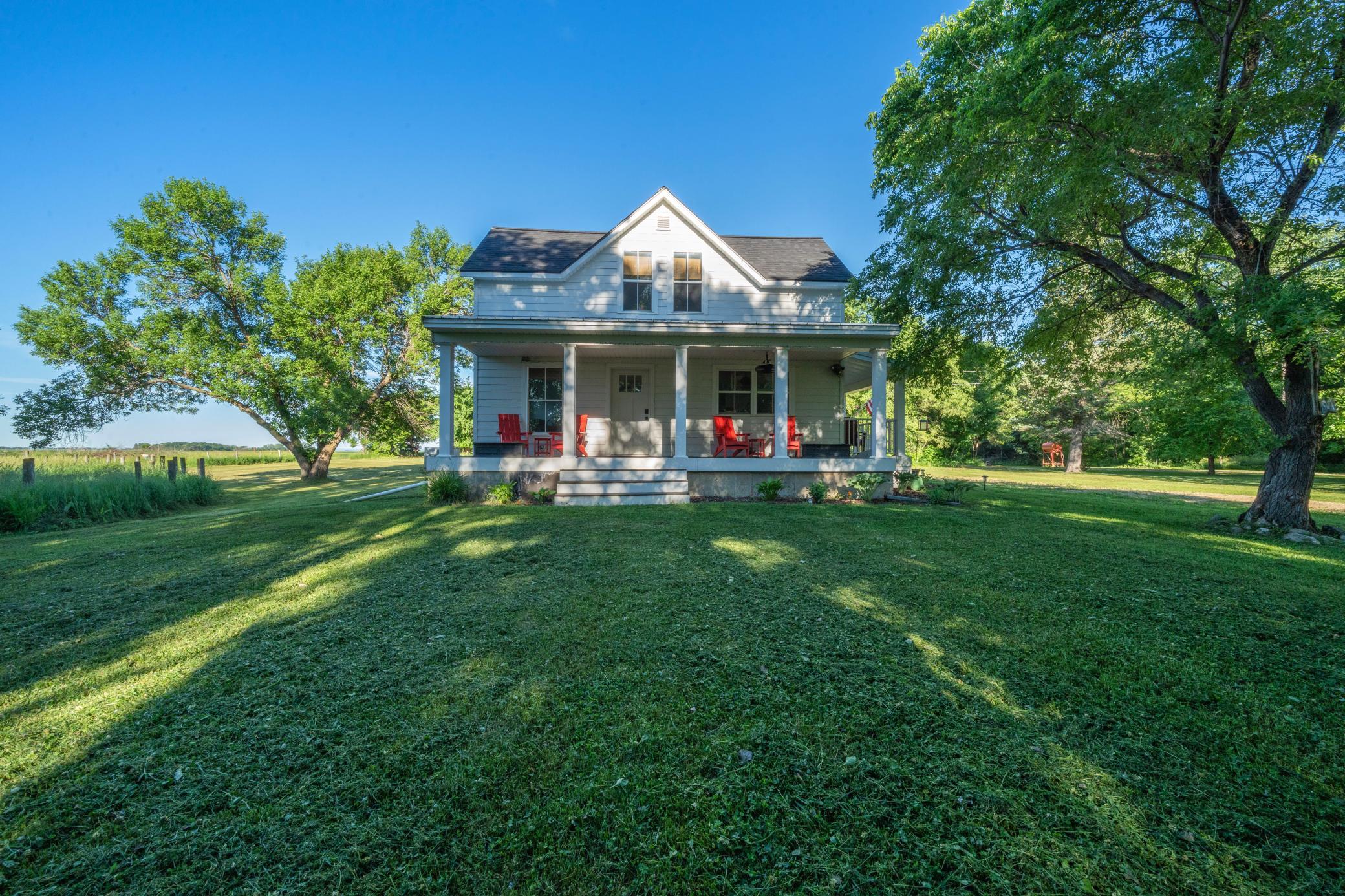 Welcome to 28555 810th Avenue, Graceville!
