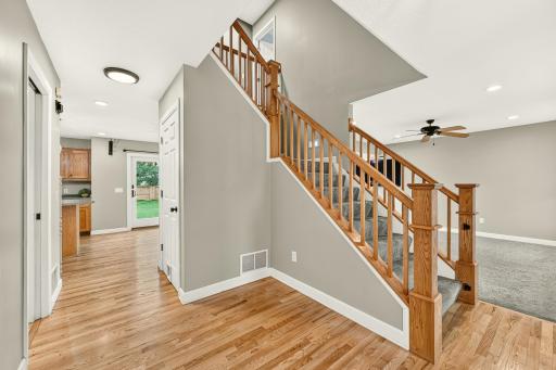 Stunning entry & stair case