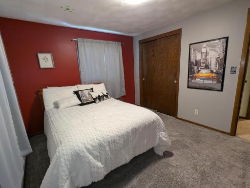 1111 Skylark Lane, Albert Lea, MN 56007