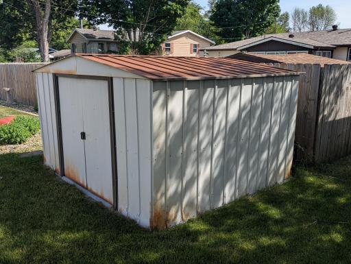 1111 Skylark Lane, Albert Lea, MN 56007