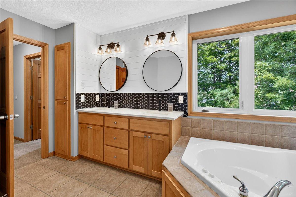 Jetted tub and double sinks