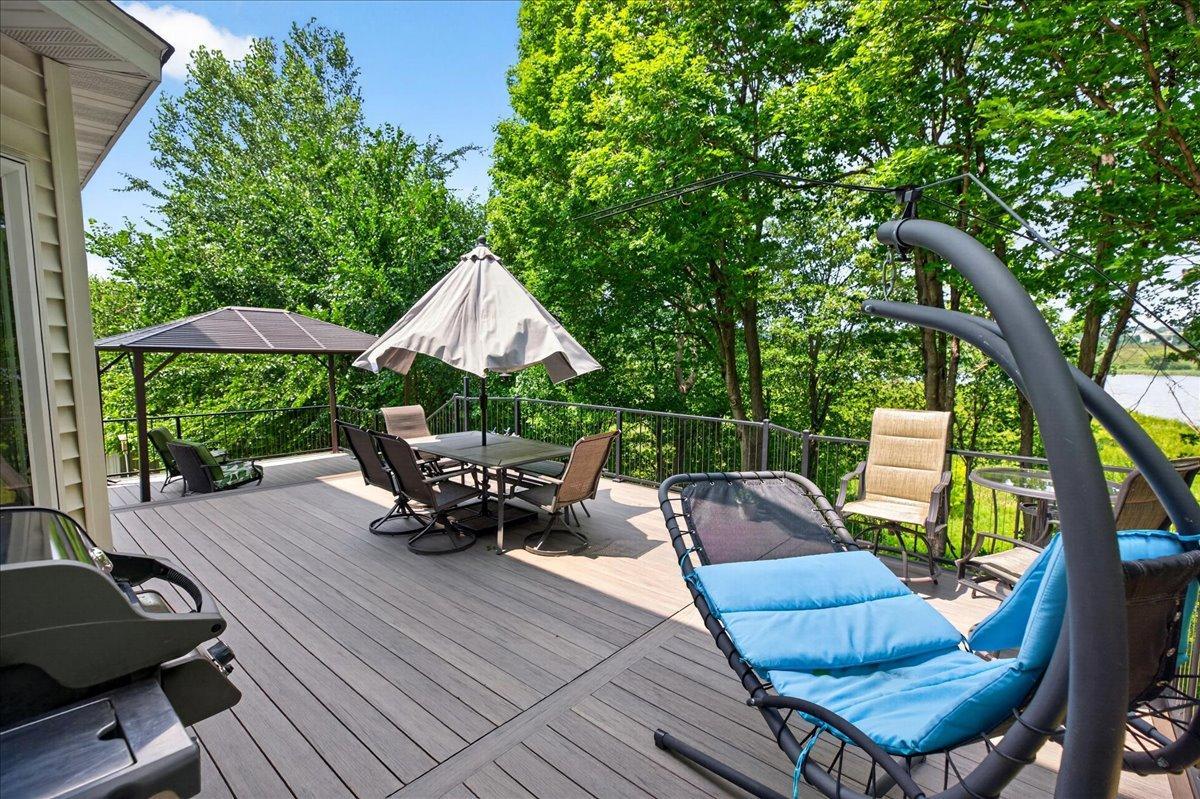 38x16 maintenance free deck