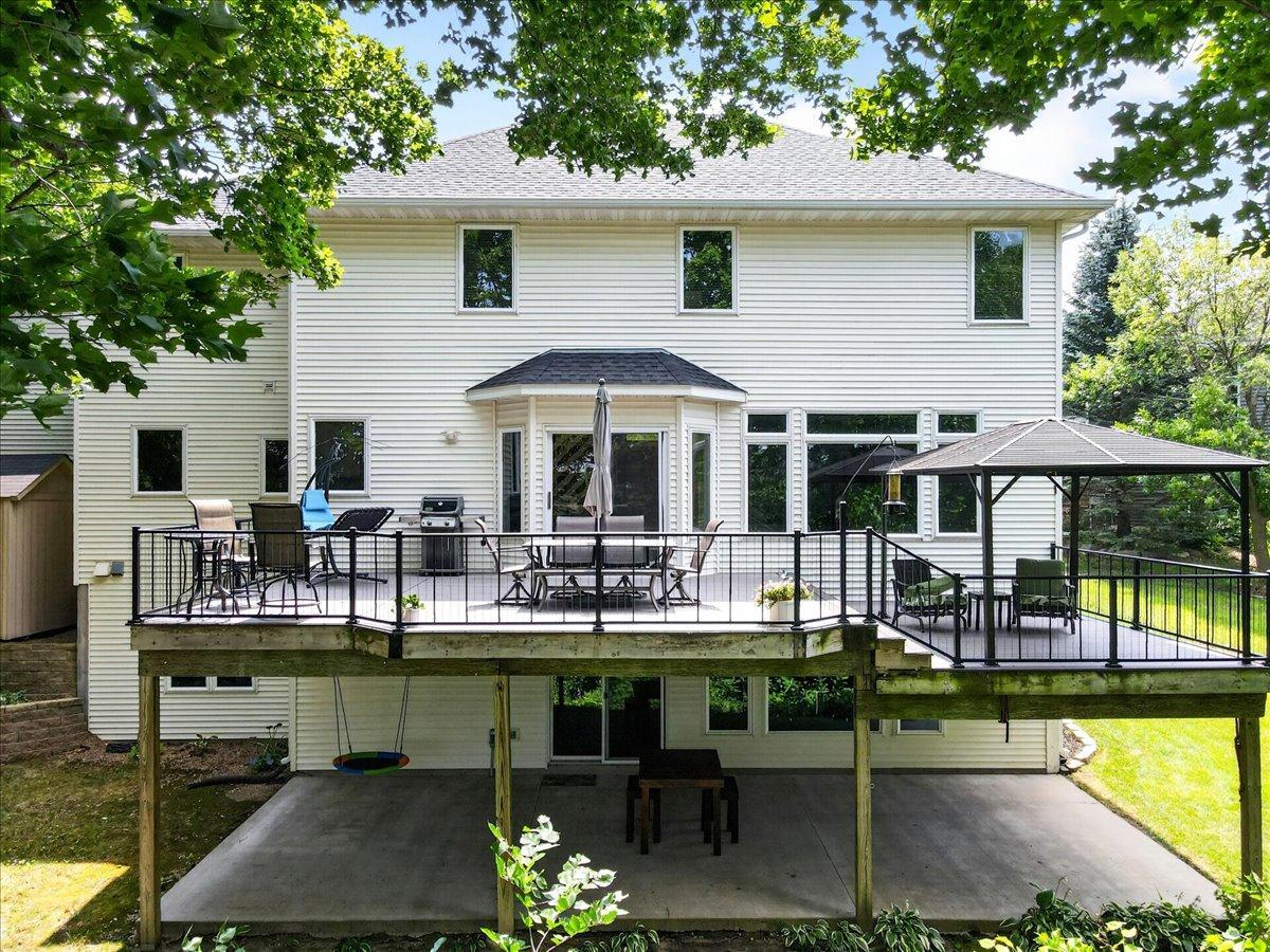 TONS of patio space - 38x16