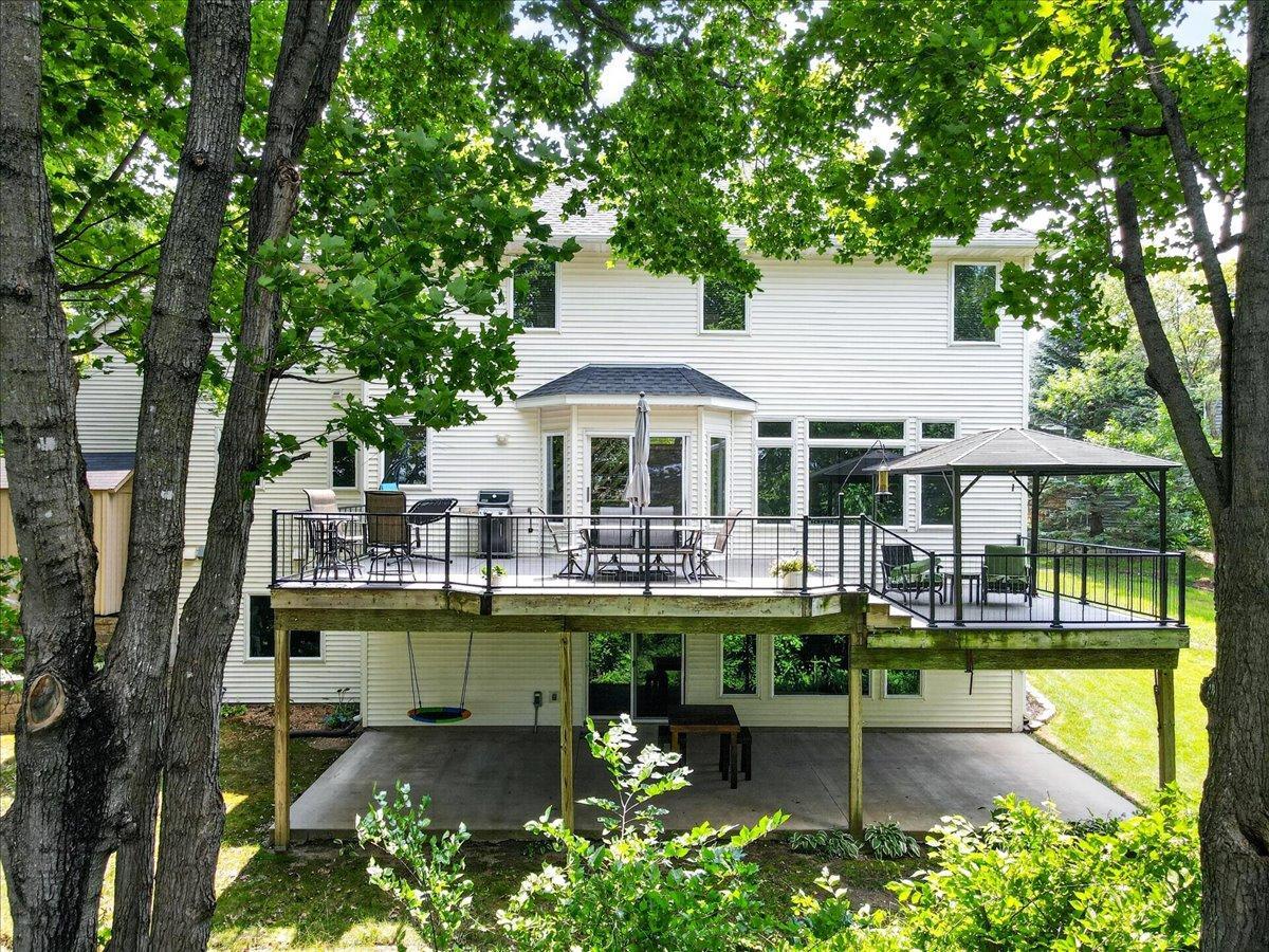 Super-sized 38x16 maintenance free deck