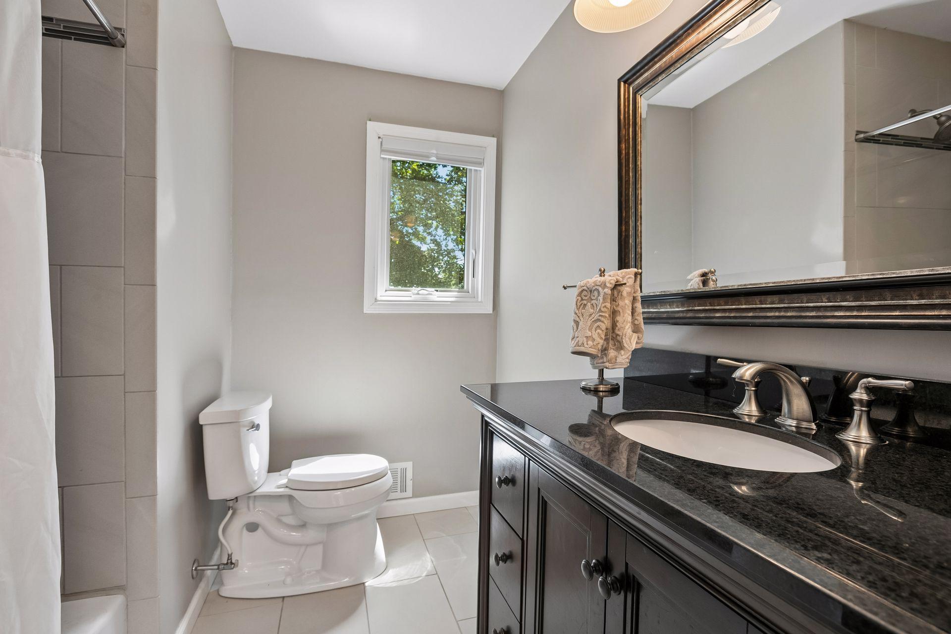 Nicely renovated full bathroom.