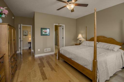 10709 Kingsfield Lane, Saint Paul, MN 55129