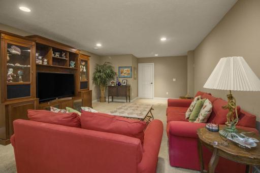 10709 Kingsfield Lane, Saint Paul, MN 55129