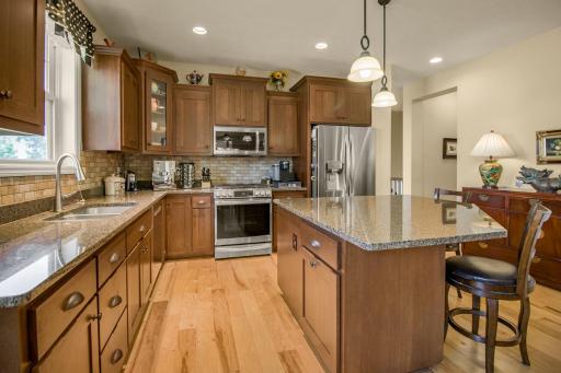 10709 Kingsfield Lane, Saint Paul, MN 55129