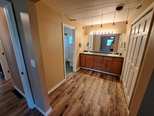 705 Glenview Drive, Albert Lea, MN 56007