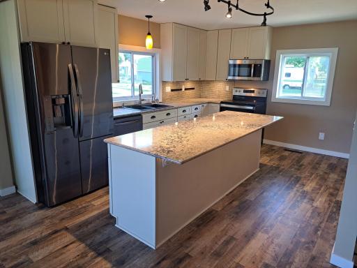 705 Glenview Drive, Albert Lea, MN 56007