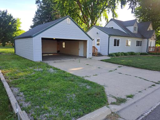705 Glenview Drive, Albert Lea, MN 56007