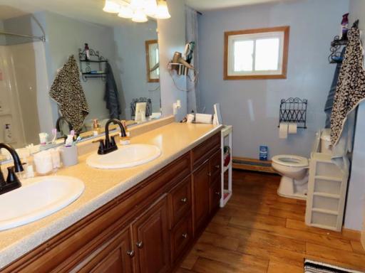 14920 bathroom.jpg