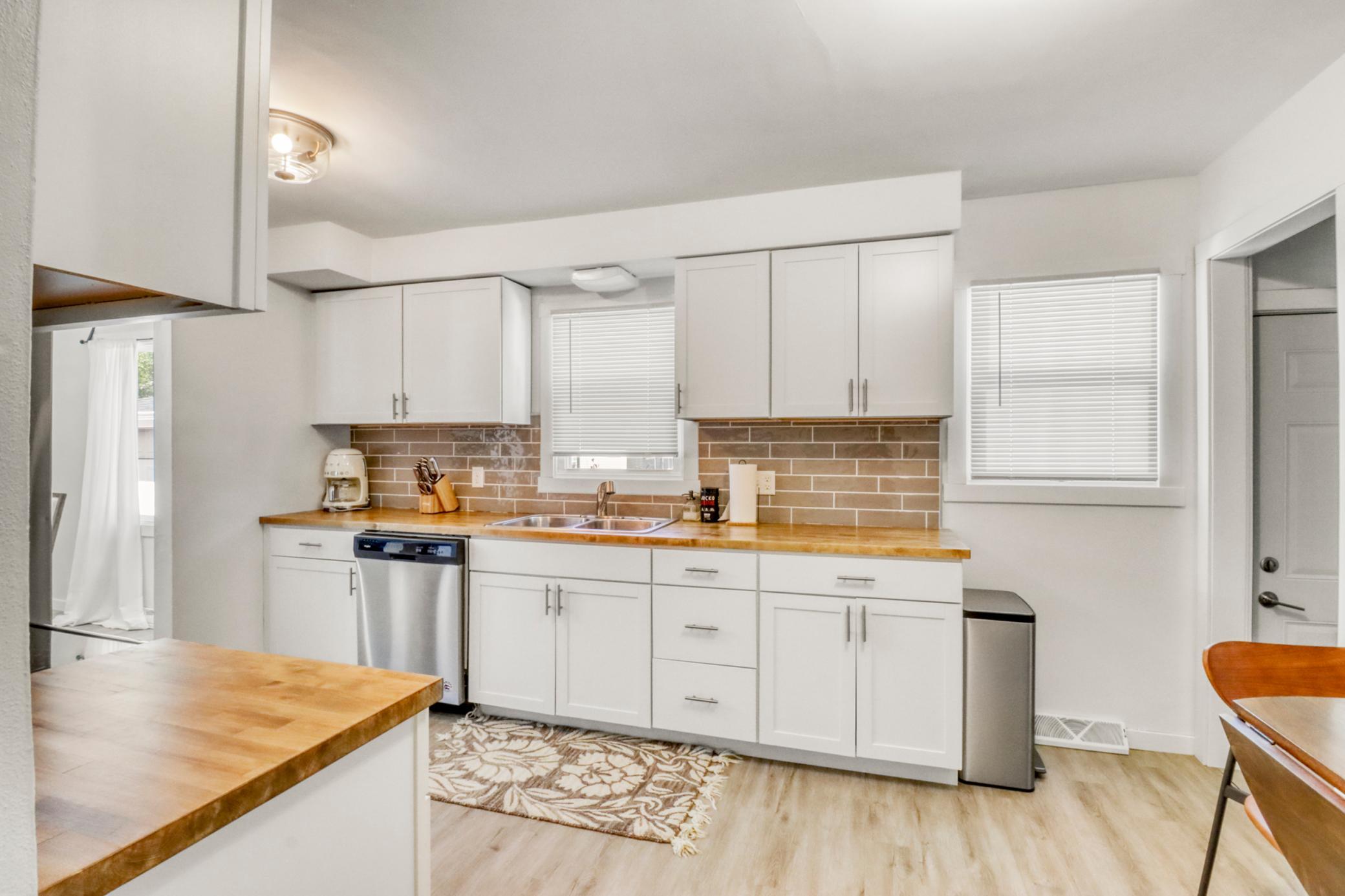 Kitchen1_0.JPG