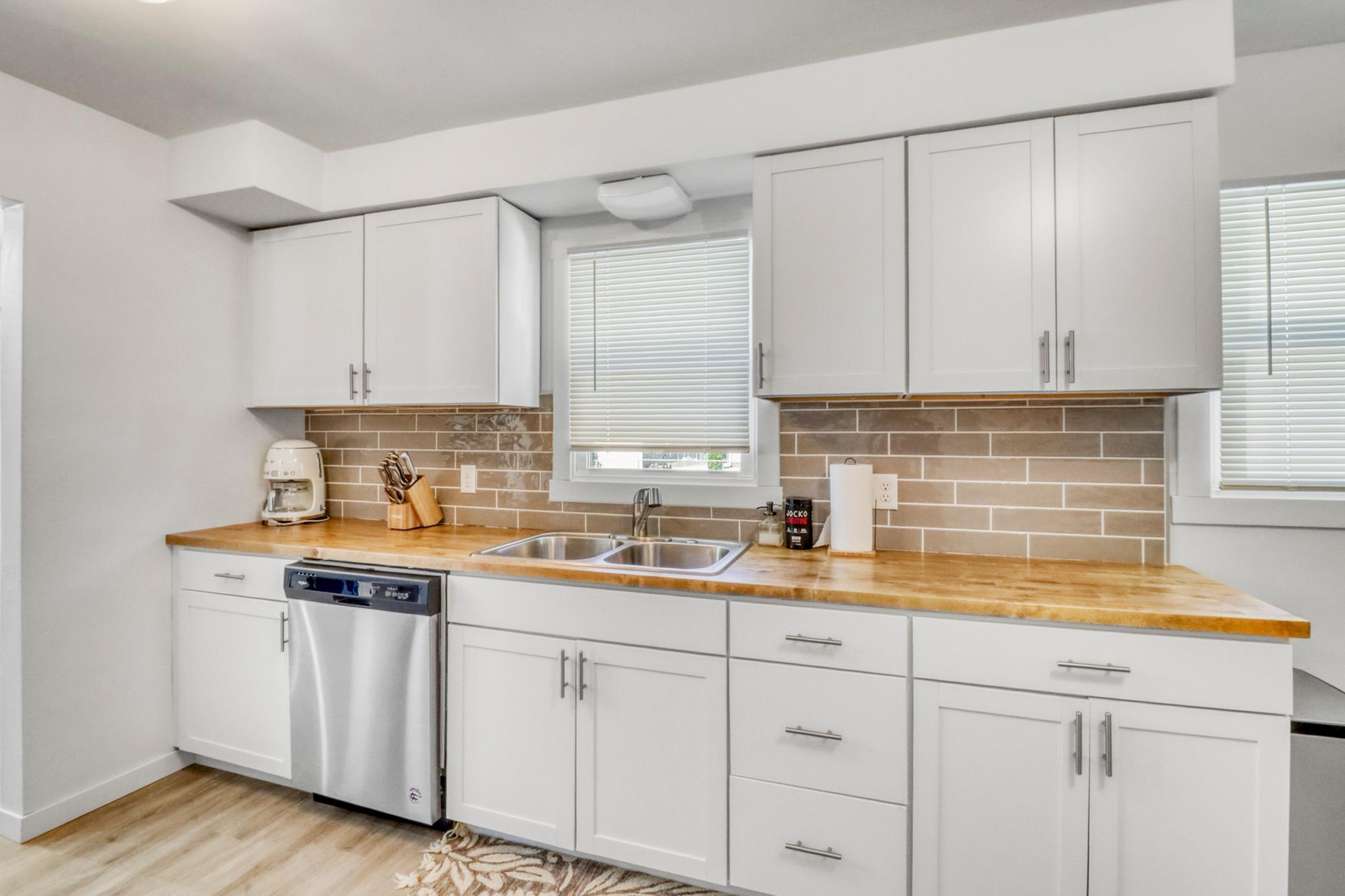 Kitchen1_5.JPG