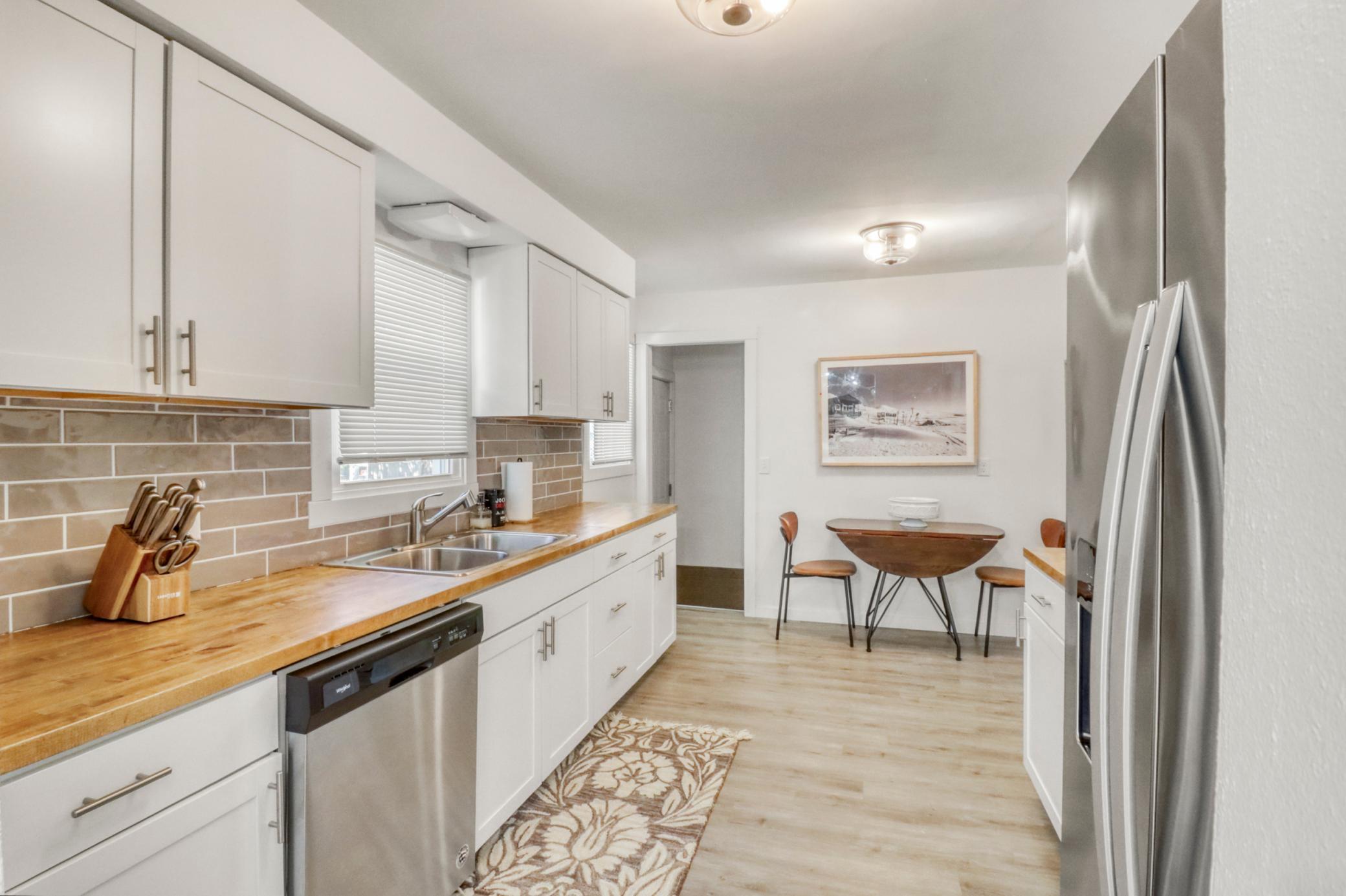 Kitchen1_3.JPG