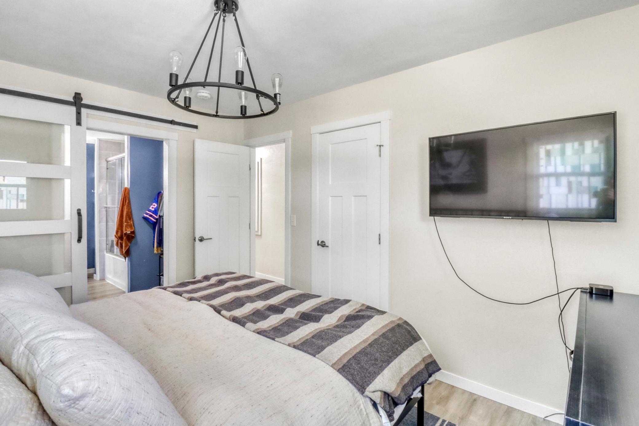 Primary Bedroom1_3.JPG