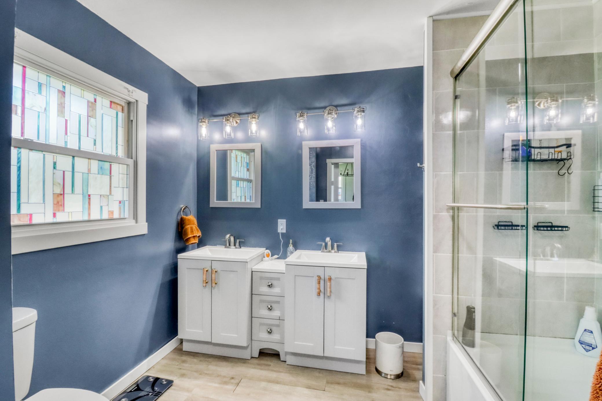 Primary Bathroom1_1.JPG