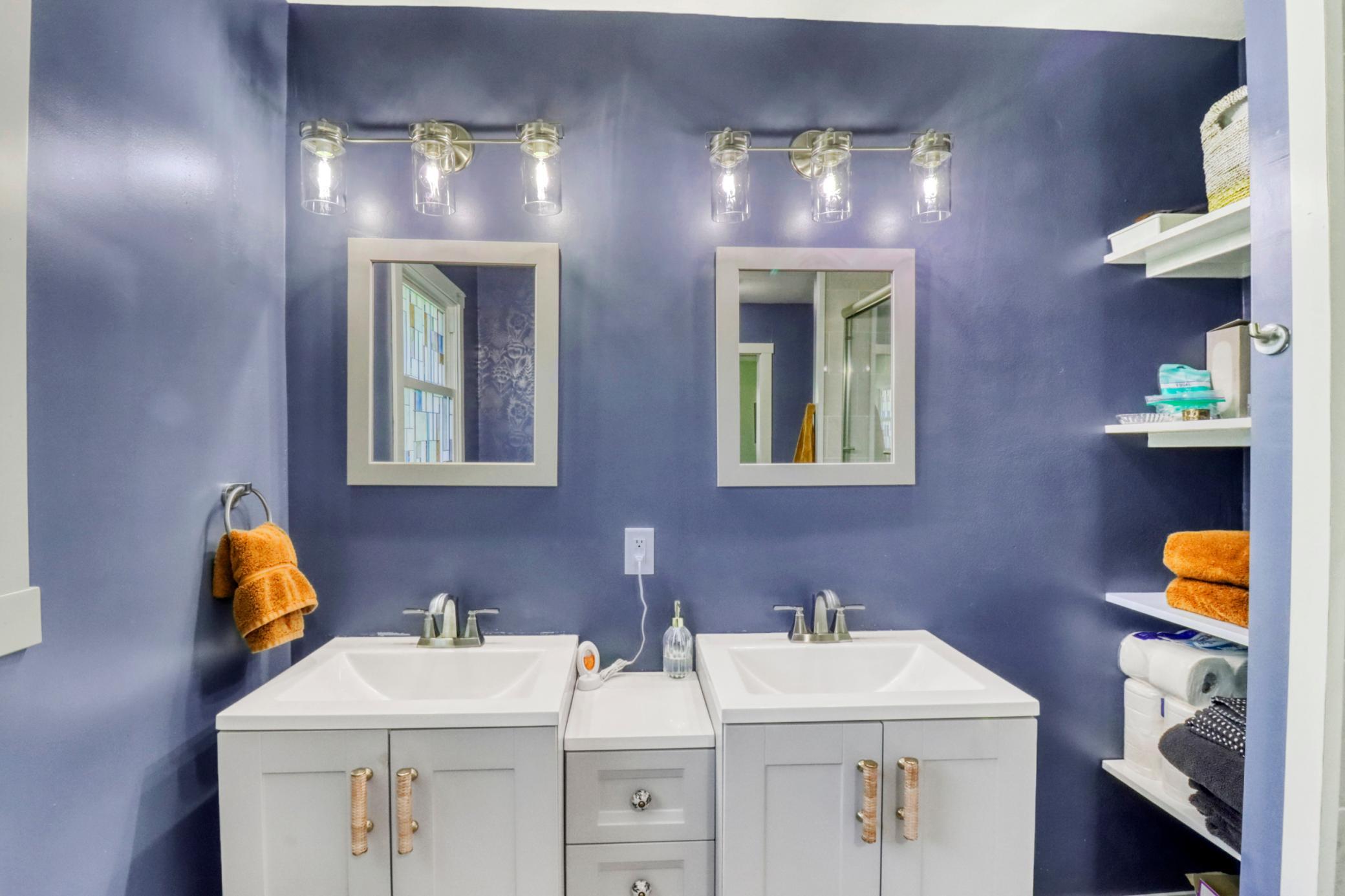 Primary Bathroom1_2.JPG
