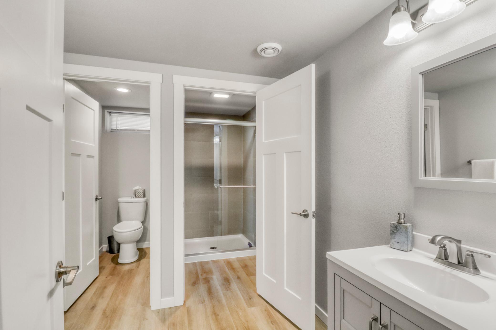 Basement Bathroom1_1.JPG