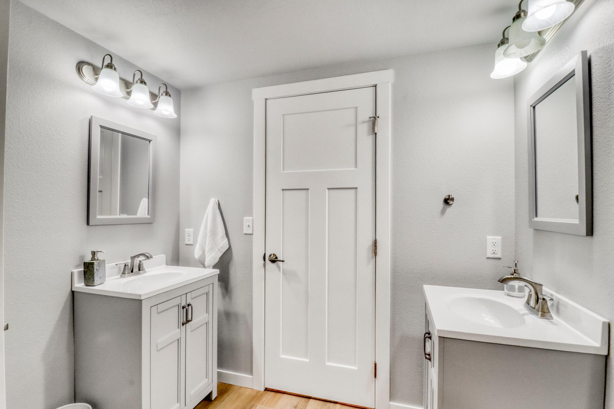 Basement Bathroom1_2.JPG