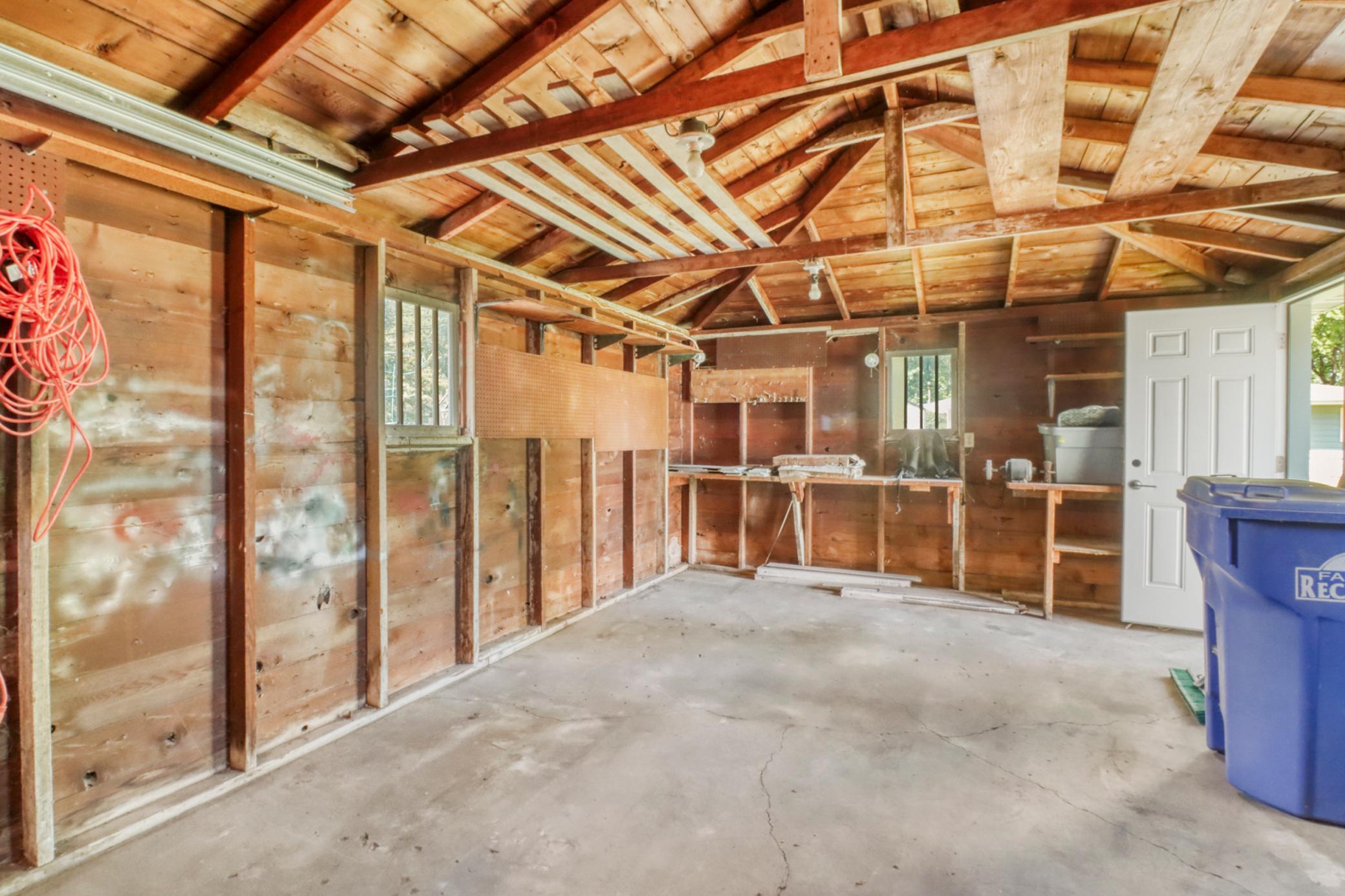 Garage1_1.JPG