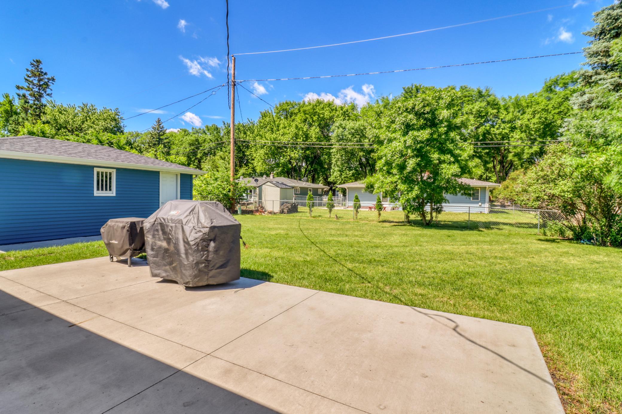 Backyard_Patio1_2.JPG