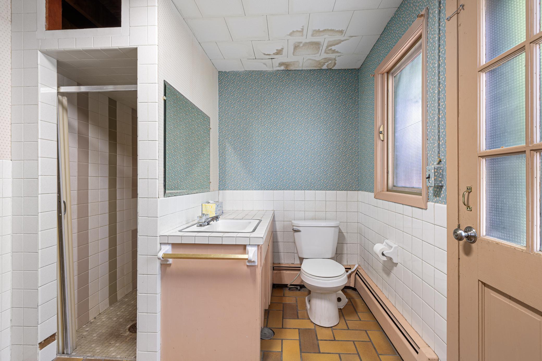 2nd Bathroom