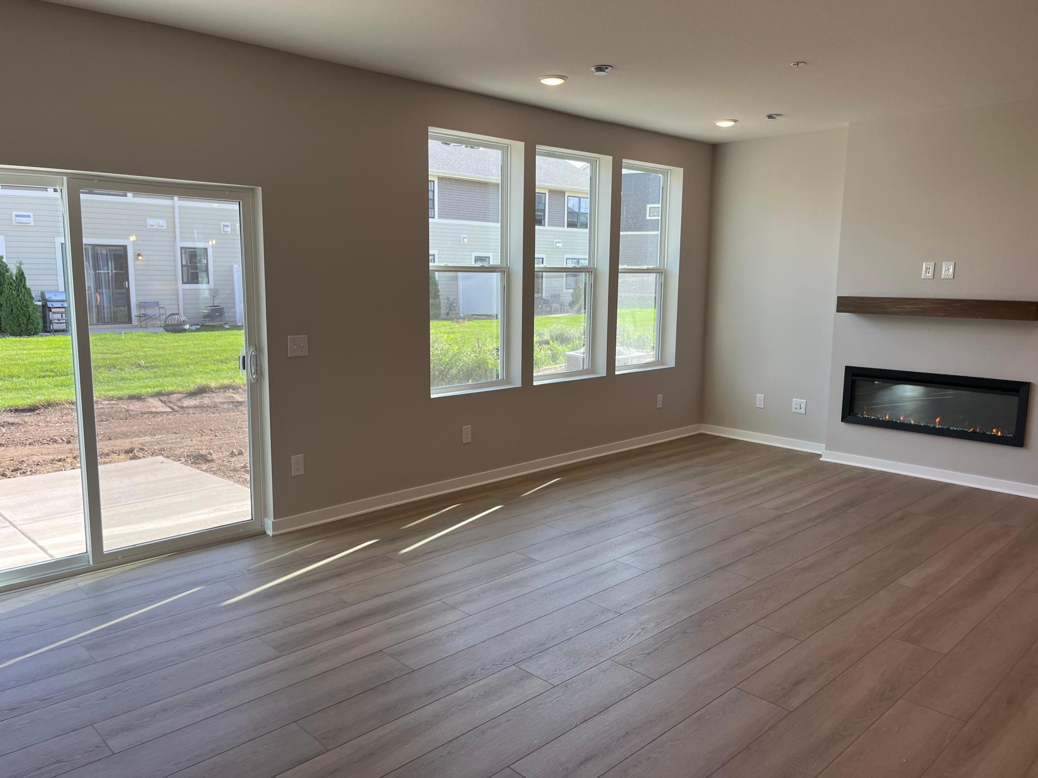 Built in electric fireplace