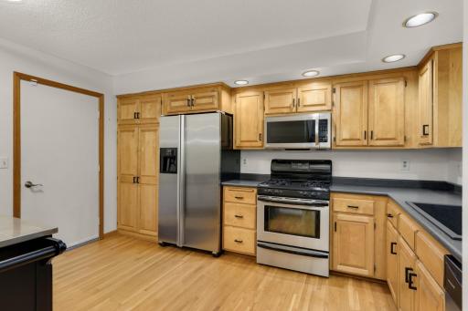 14463 Stewart Lane, Minnetonka, MN 55345