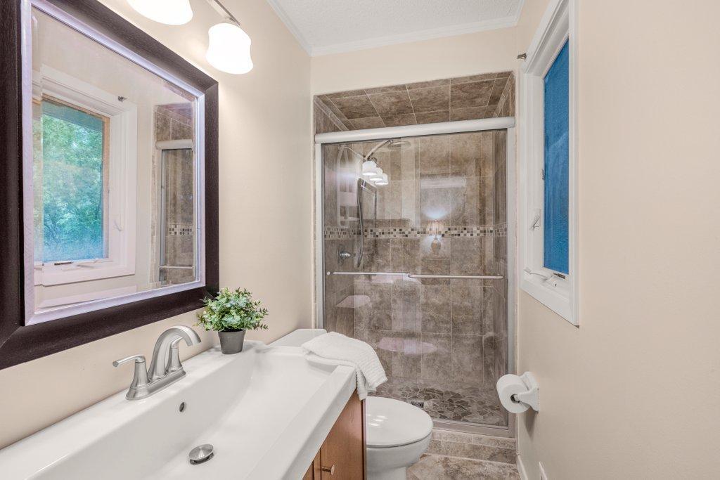 3/4 primary bath view