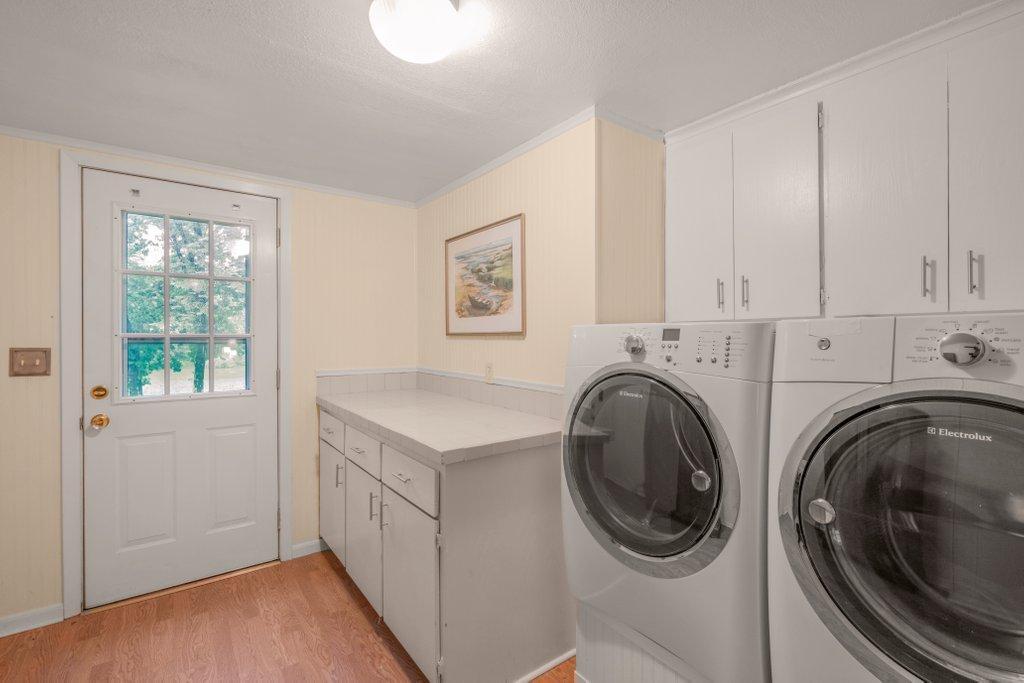 Large walkout laundry / mudroom