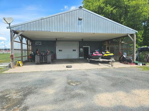 24 x 48 overhang area behind shop
