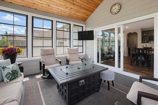 977 Pheasant Run S, Circle Pines, MN 55014