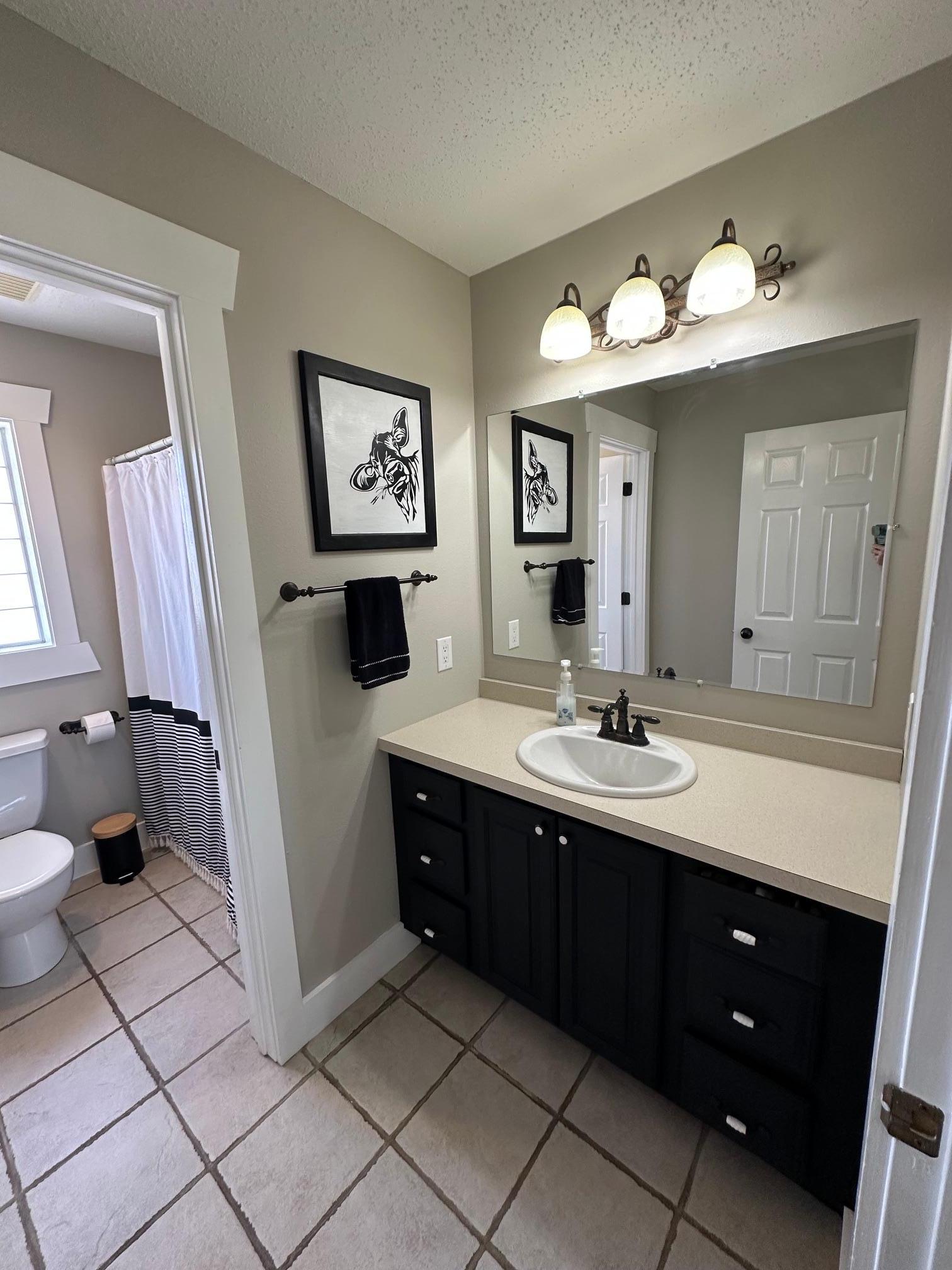 Upstairs hall bathroom