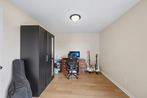 16-web-or-mls-Knox Ave 707-S1606-016.jpg
