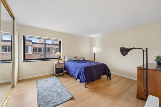 18-web-or-mls-Knox Ave 707-S1606-018.jpg