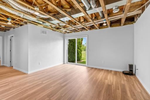 Ceiling not installed on purpose. Left to buyer's choice.