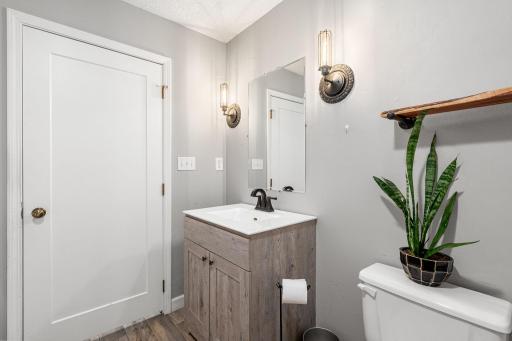 53-web-or-mls-1065-barney-st.jpg