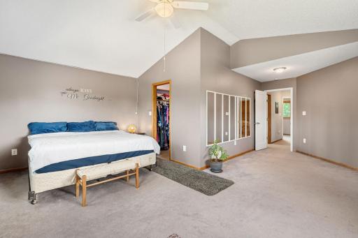 60-web-or-mls-1065-barney-st.jpg