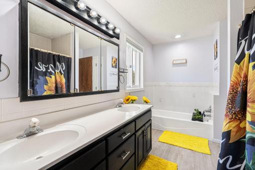 61-web-or-mls-1065-barney-st.jpg