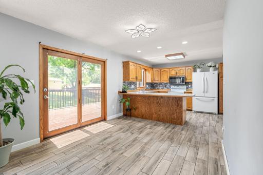 48-web-or-mls-1065-barney-st.jpg