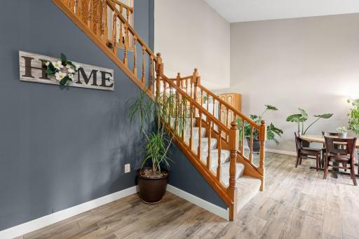 37-web-or-mls-1065-barney-st.jpg
