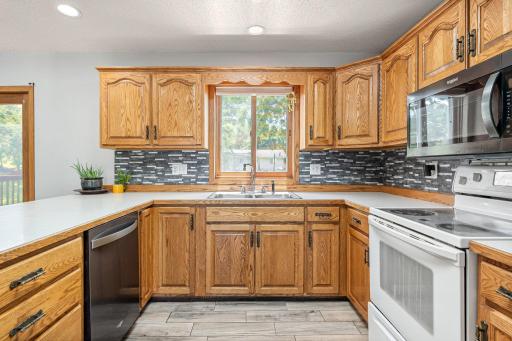 44-web-or-mls-1065-barney-st.jpg
