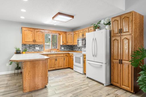 41-web-or-mls-1065-barney-st.jpg