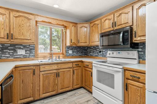 43-web-or-mls-1065-barney-st.jpg