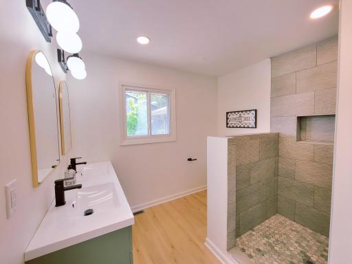 3949 Winnetka Avenue N, Minneapolis, MN 55427