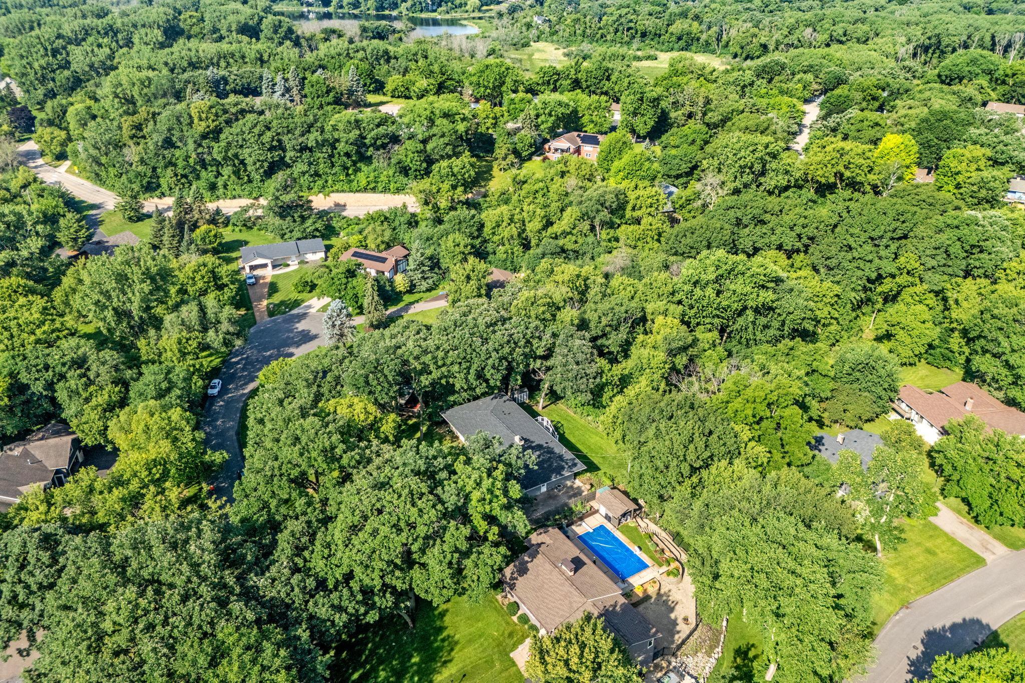 19-web-or-mls-5010 Diane Dr-19.jpg