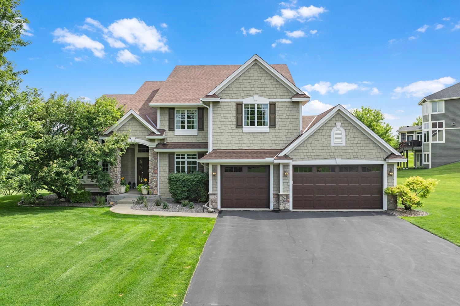 Welcome Home! Luxury lives here, Executive living at its finest in one of the south metro's most sought after communities.