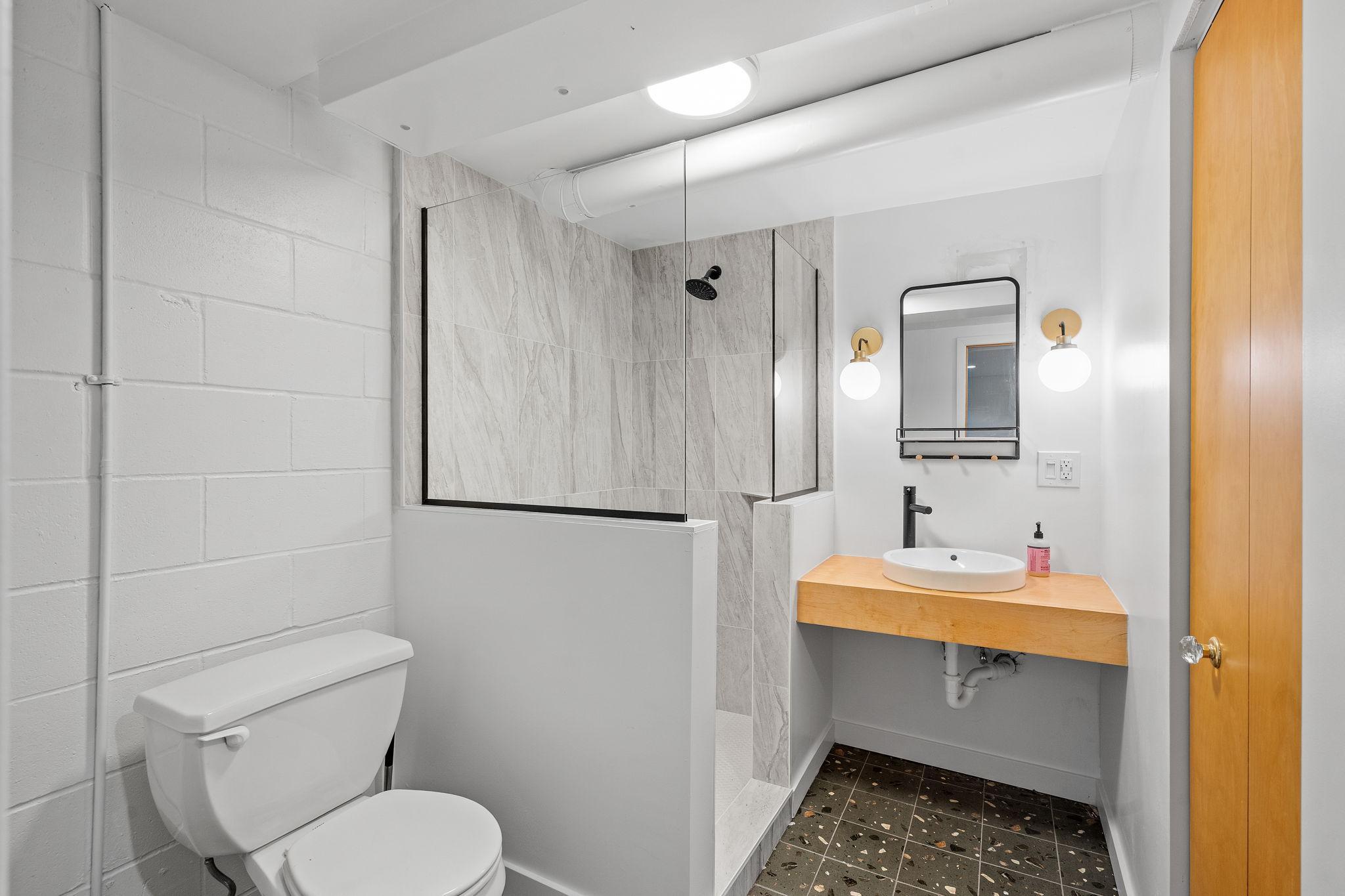62-web-or-mls-620 Oak St-62.jpg