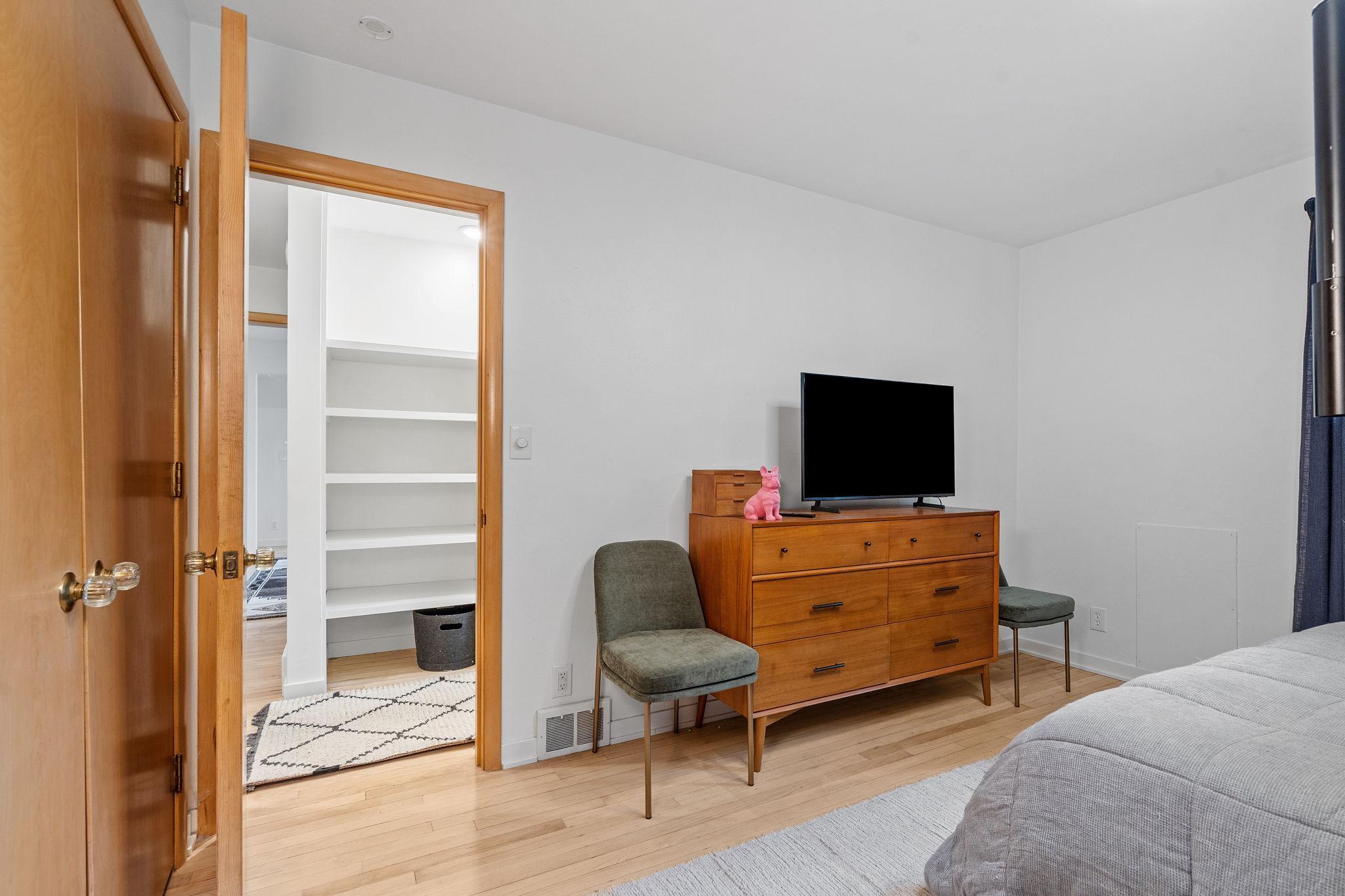 51-web-or-mls-620 Oak St-51.jpg